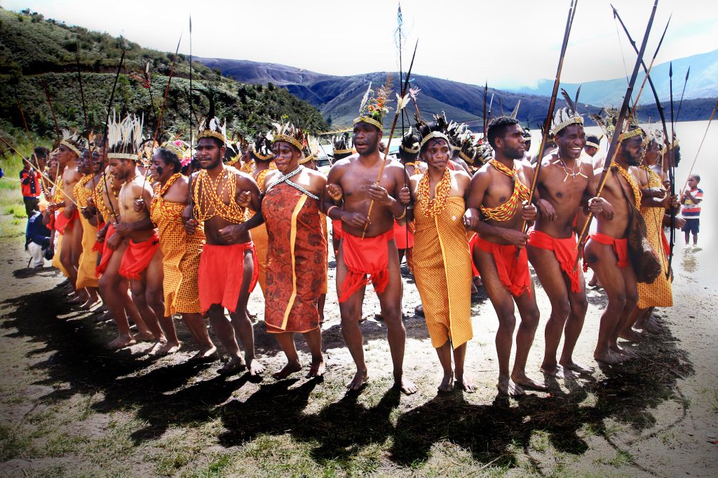 Jejak Spiritualitas Arfak: Harmoni Tarian, Alam, dan Leluhur yang Tak Terputus